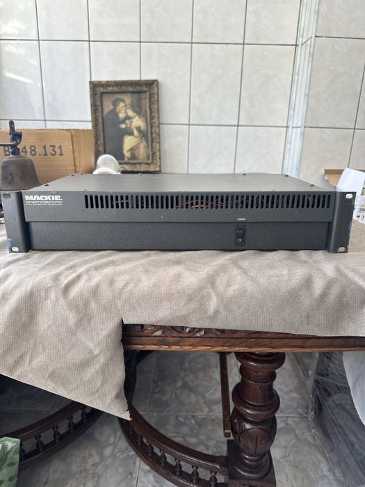 Sursa de alimentare Mackie 220 wati