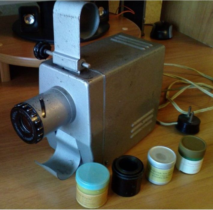 Продам фильмоскоп с диафильмами