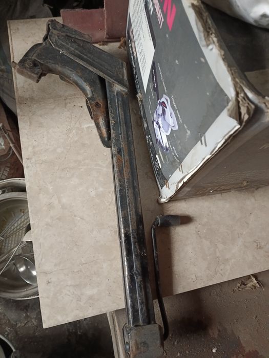 Продам домкраты в отличном состоянии