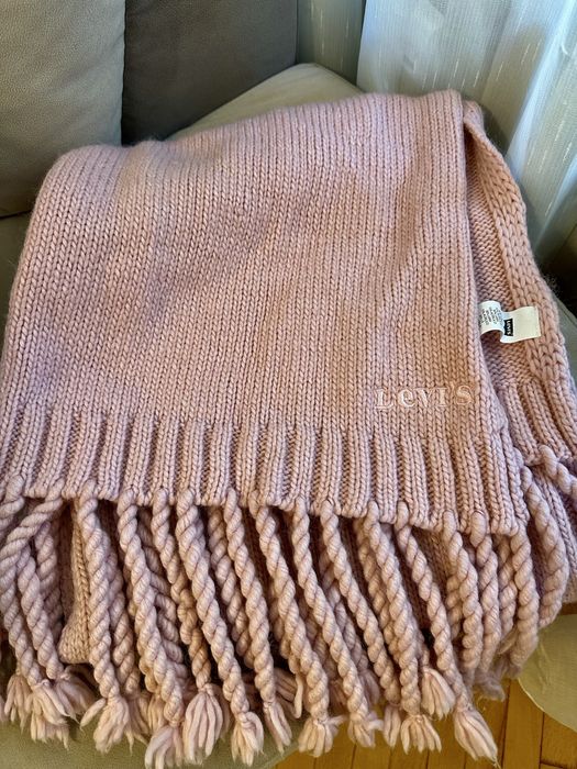 Нов шал на Levis