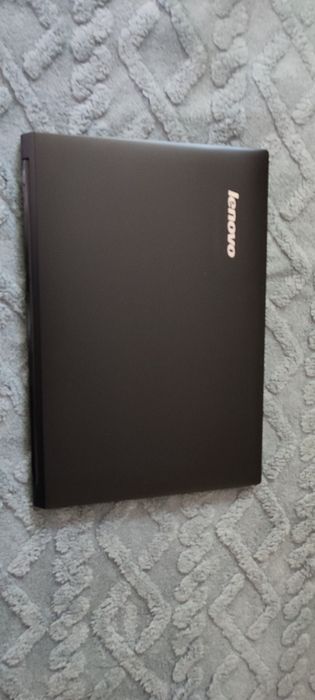 Laptop Lenovo are un up grade făcut display nou plus in loc de 4 GB  1