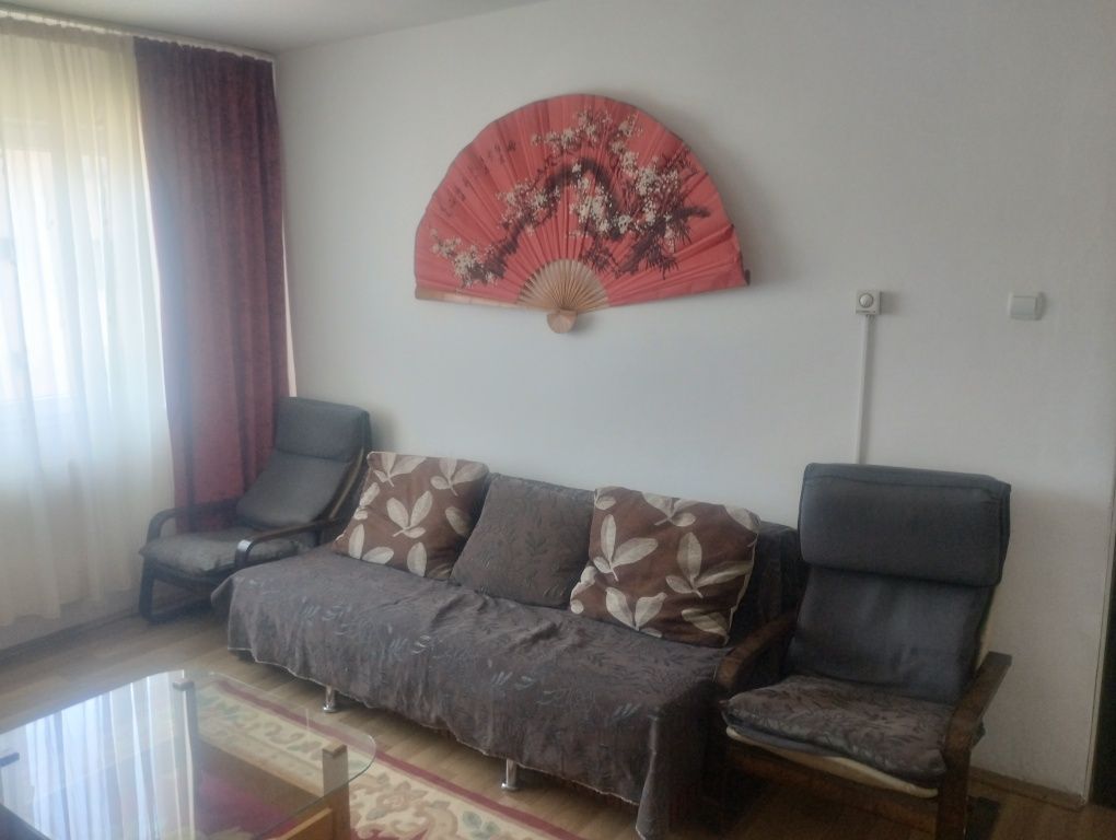 Închiriez ap 2 camere zona Andrei Muresanu