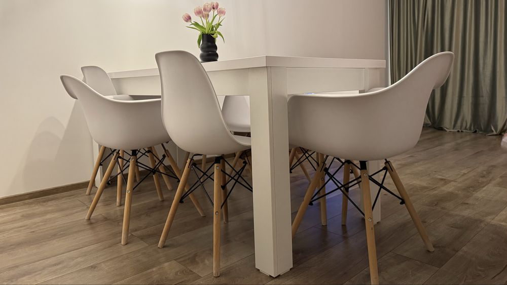 URGENT! De vanzare masa cu 7 scaune