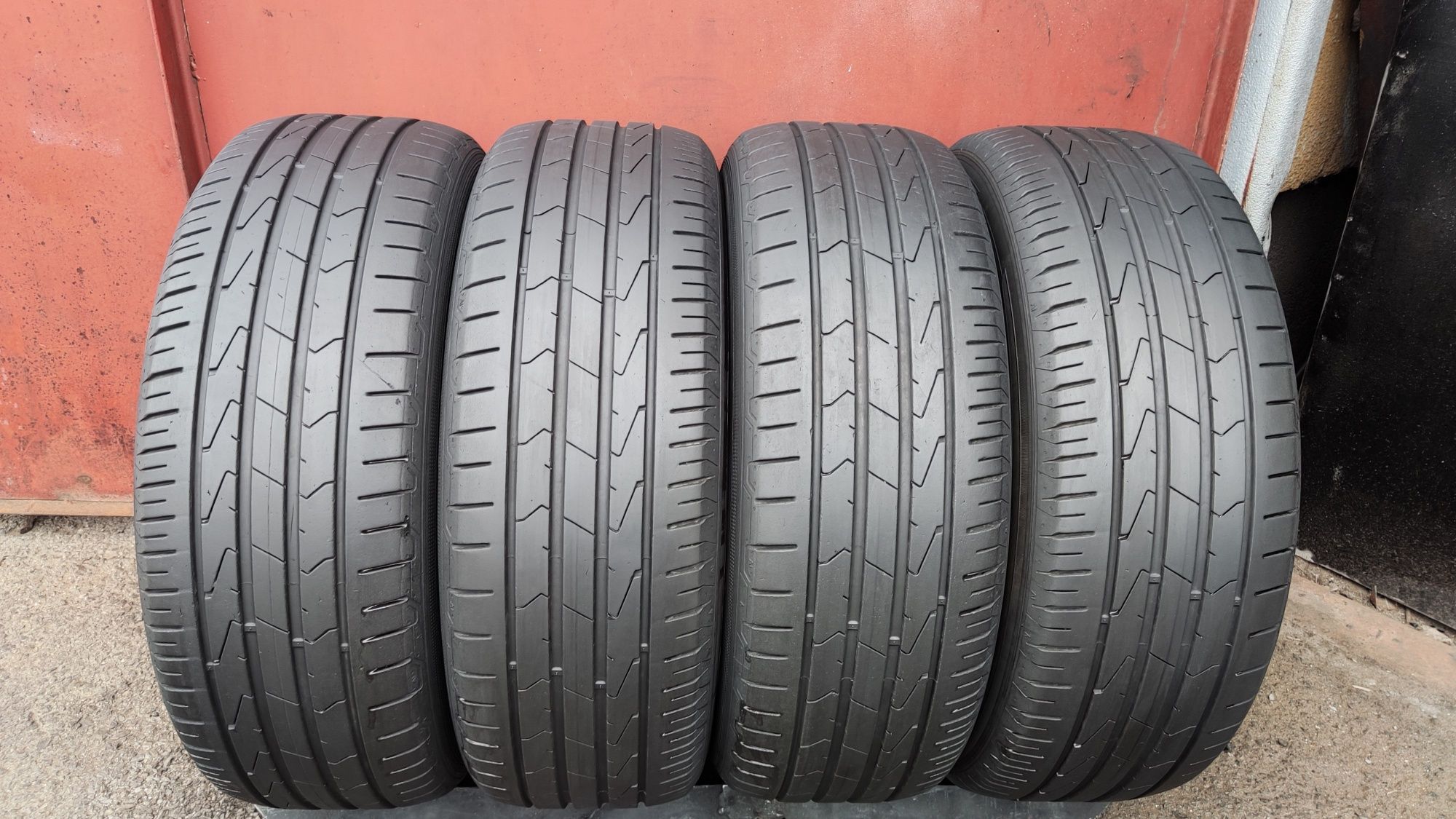 4бр. летни гуми 215/60/17 Hankook Ventus Prime 3 
dot2822
7mm
Много до