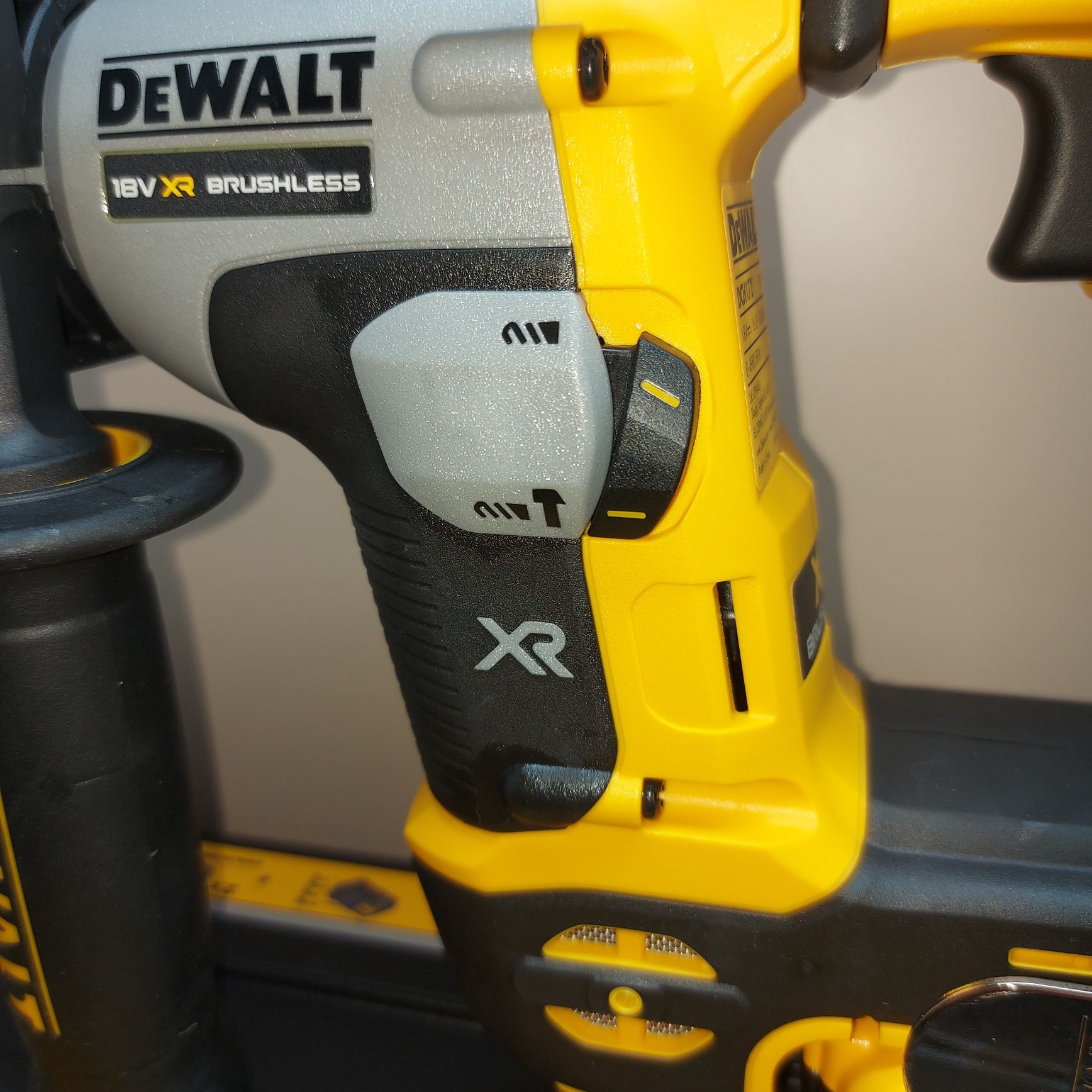 Перфоратор Dewalt DCH172P1