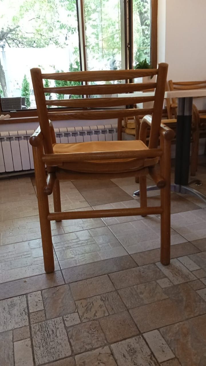 Продам б/у стулья и диваны из чистого дерева дуб
