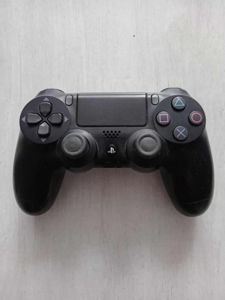 Игровая консоль Playstation 4