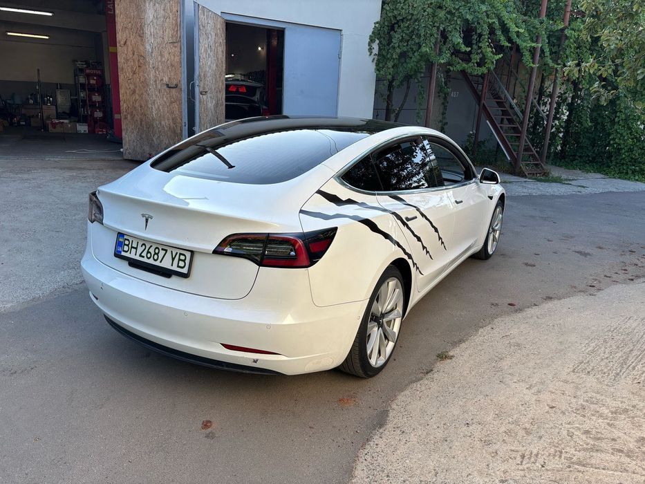 Наем на Tesla Model 3 2019