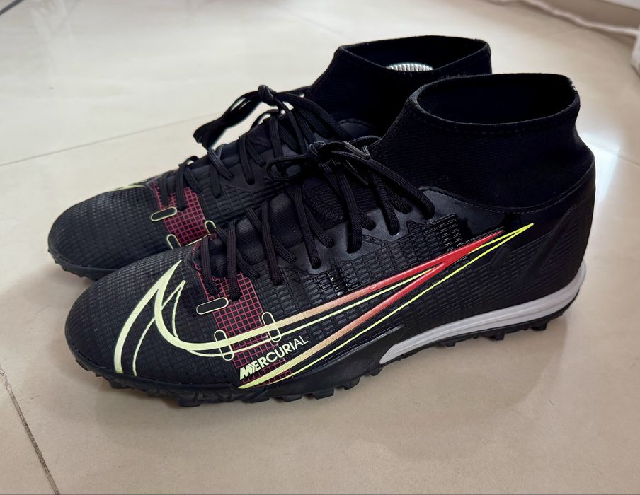 Футболни обувки стоножки Nike Mercurial