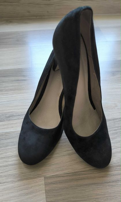 Черни, дамски велурени обувки