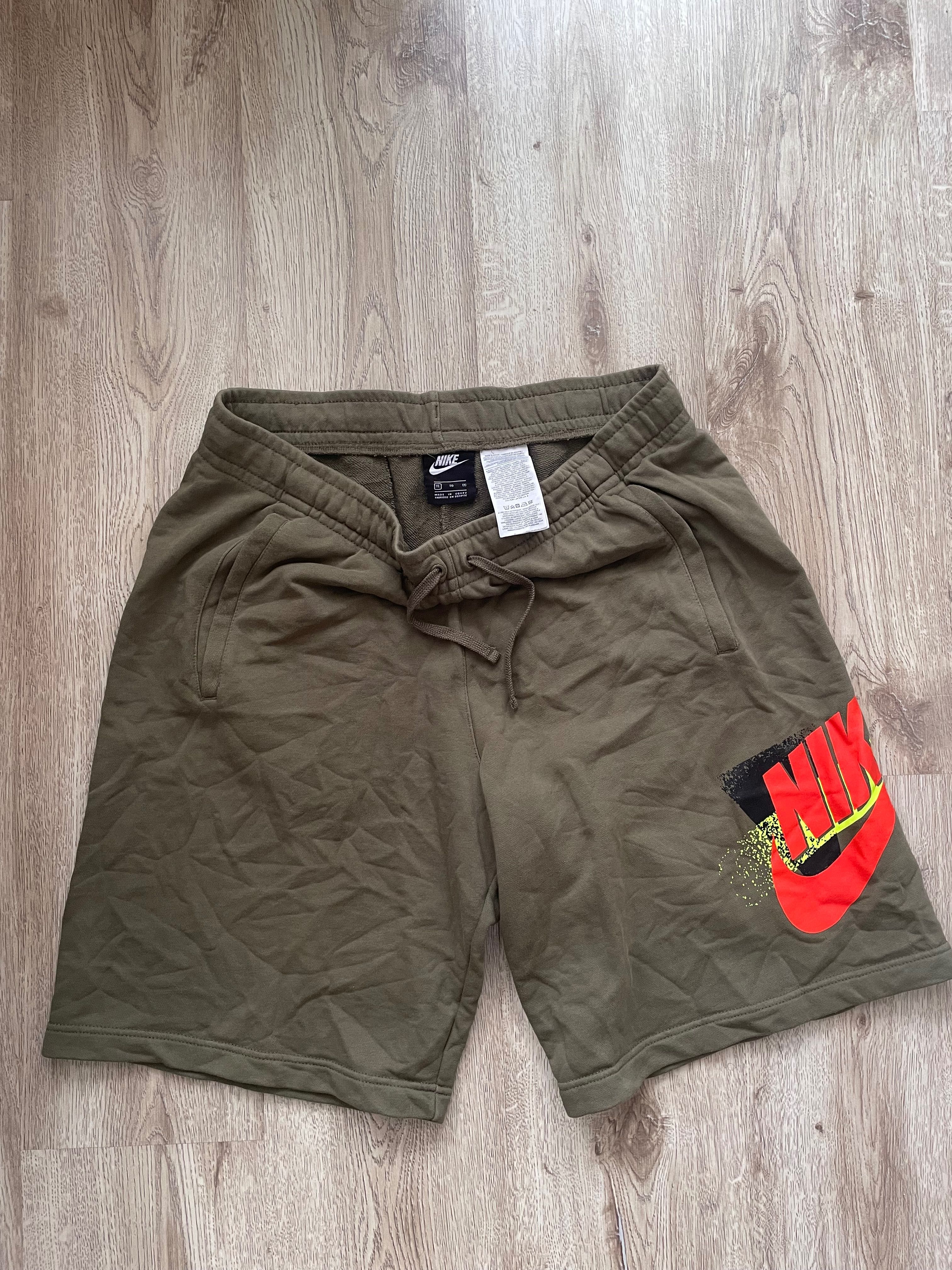 Nike  мъжко яке анорак шорти