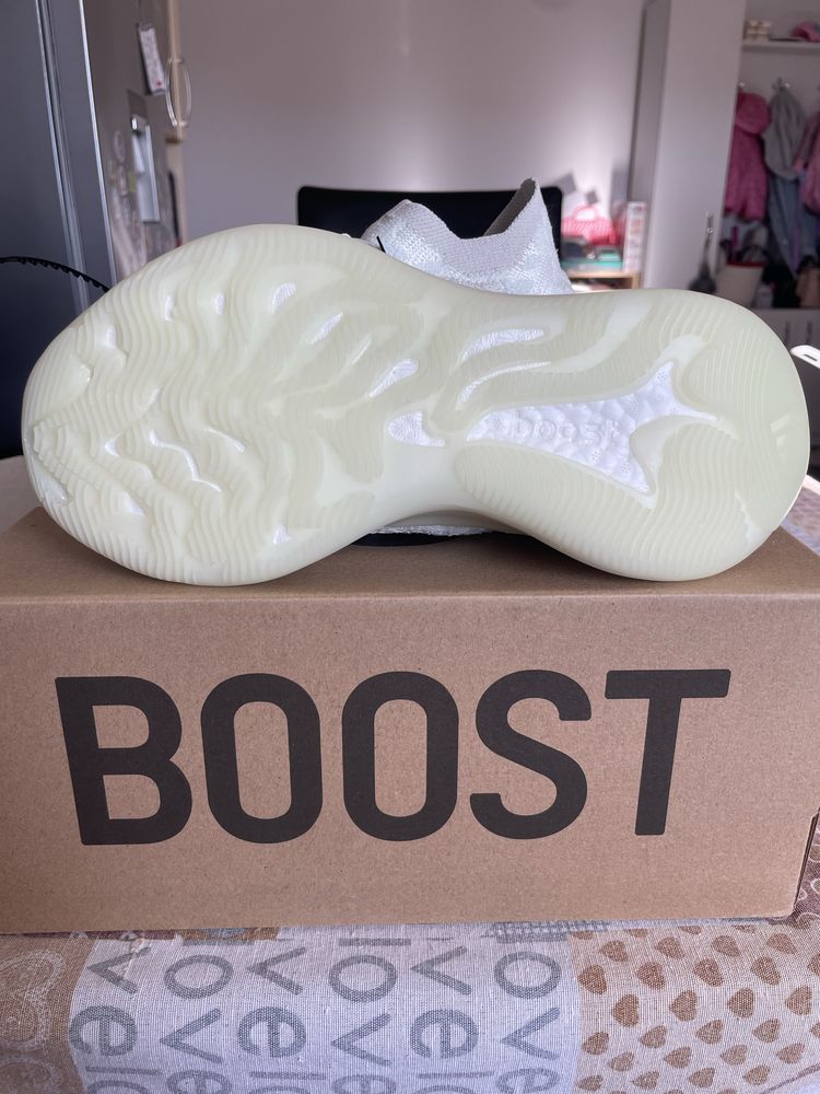 Adidas Yeezy Boost 380 Calcite Glow ( DEADSTOCK )