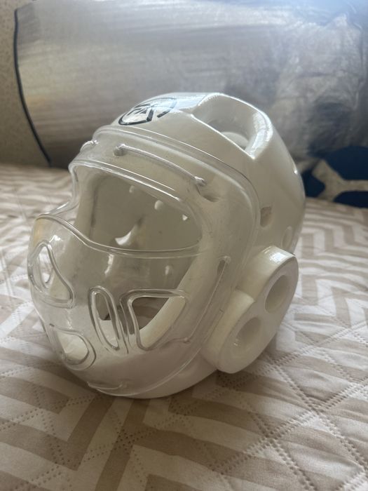 Продам шлем для карате