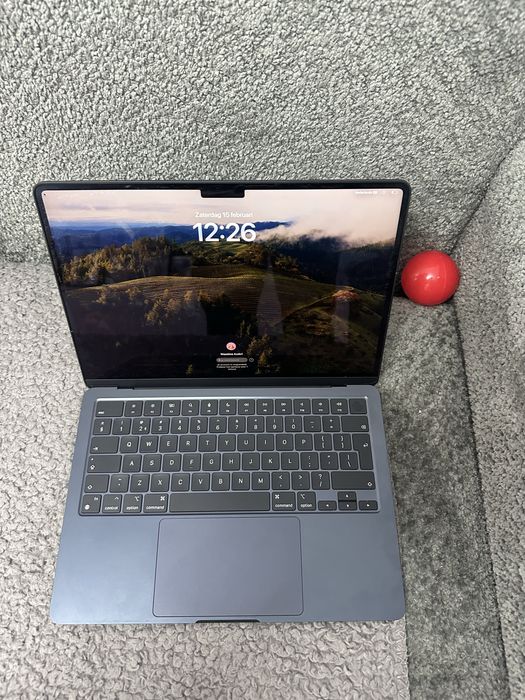 Vand laptop macbook air M3 3113 pentru piese