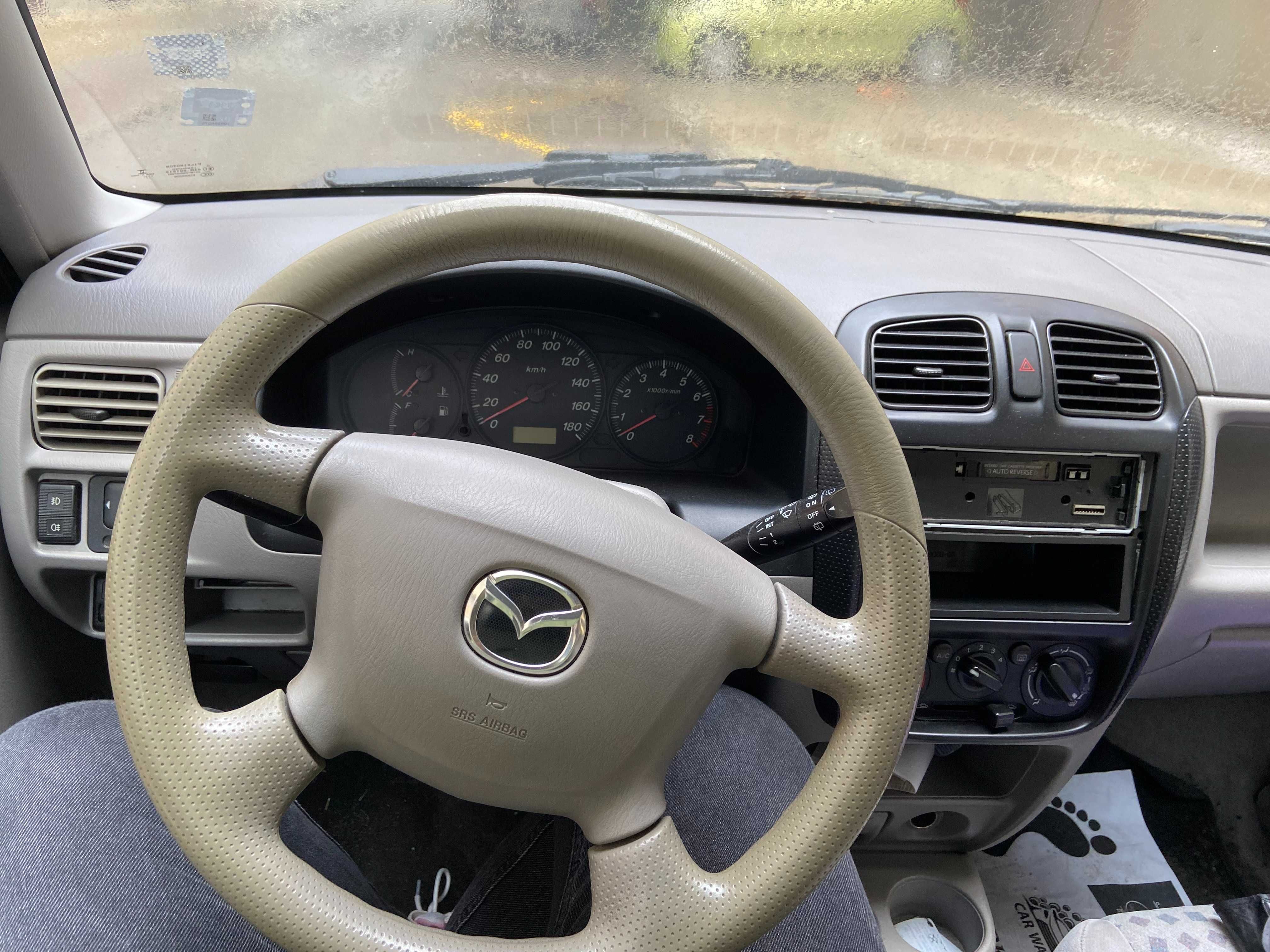 Продавам Mazda Demio