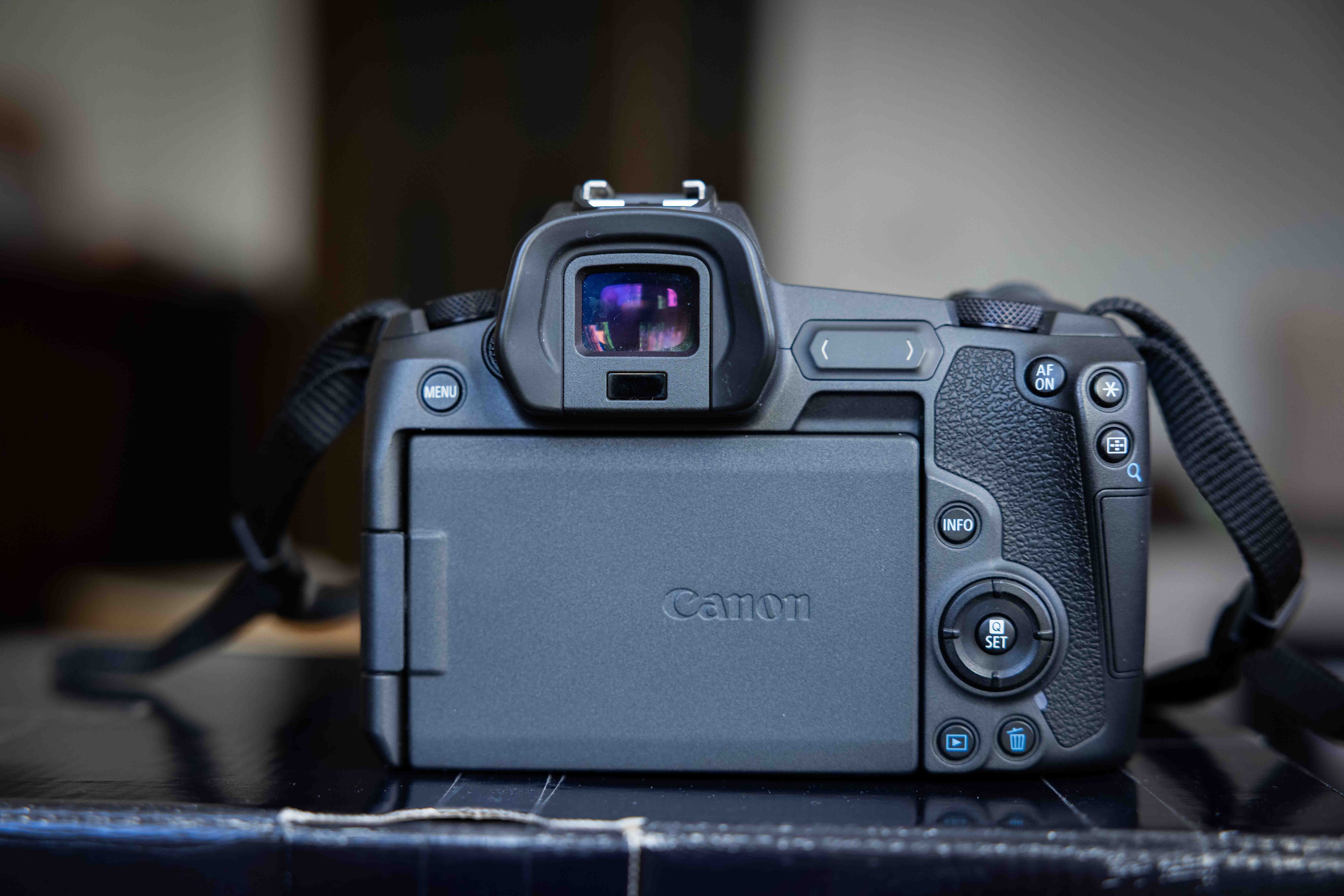 Продавам Canon EOS R в отлично състояние