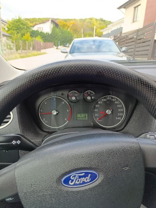 Vând Ford focus 1.6
