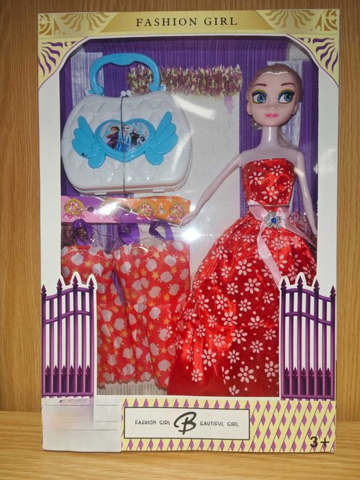 Кукла Елза с дрехи и чанта