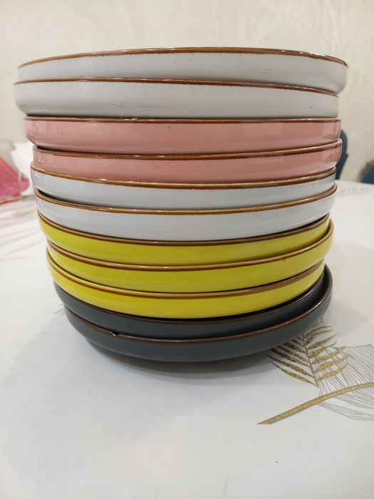 Продам столовую тарелки