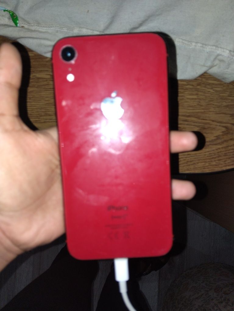 Продавам iPhone HR