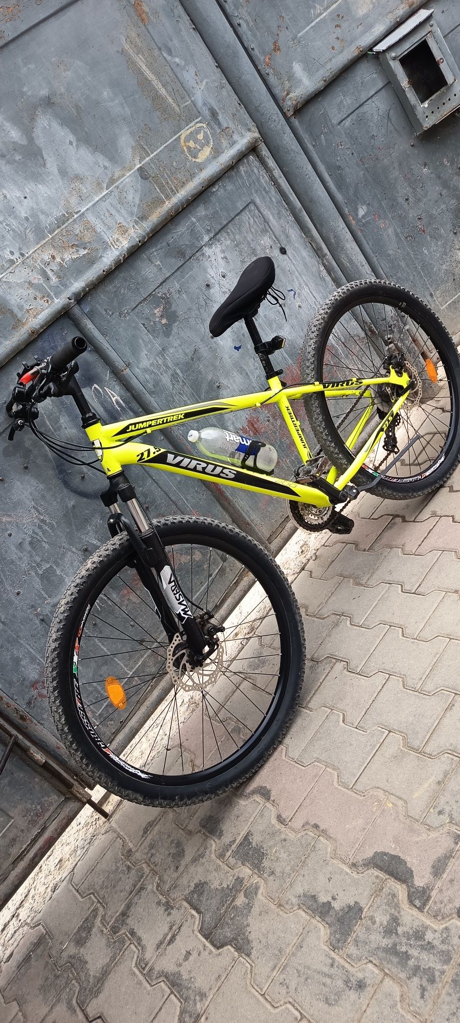 Vând bicicleta jumpertrek 27.5 VIRUS