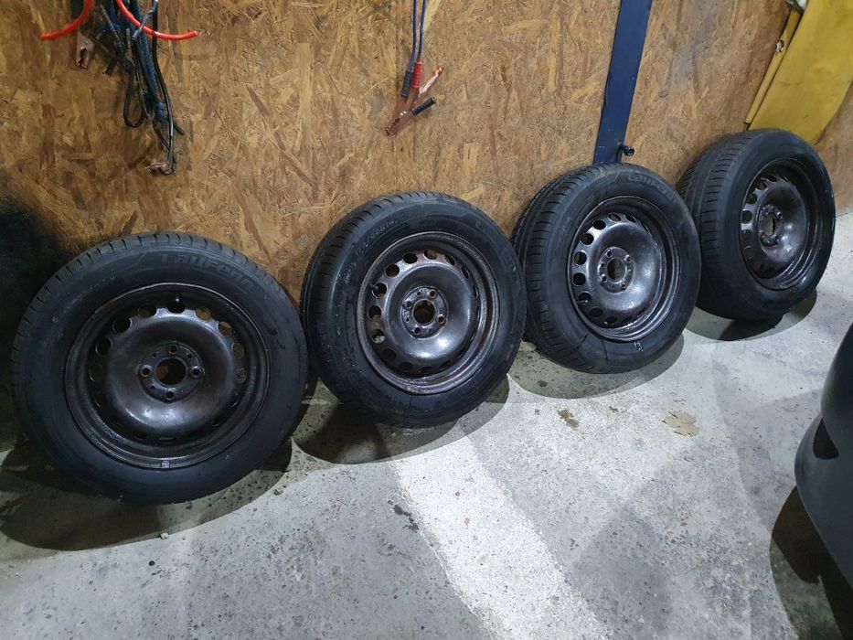 Vand 4 cauciucuri 175x65 R14