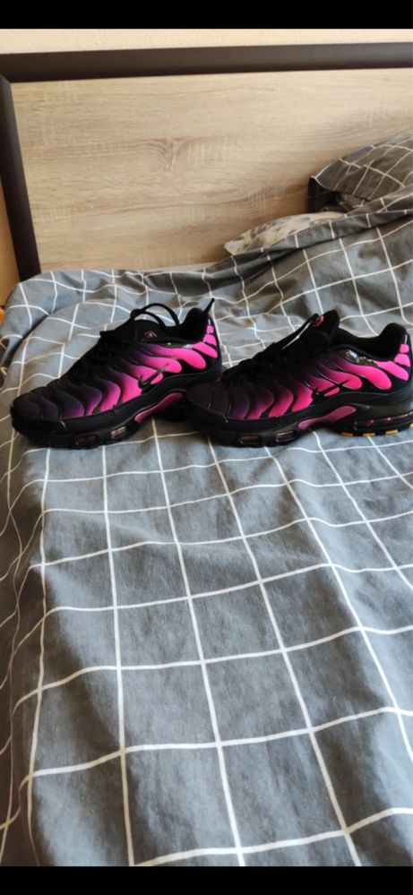Nike Ari Max Tn “Hyper Pink”