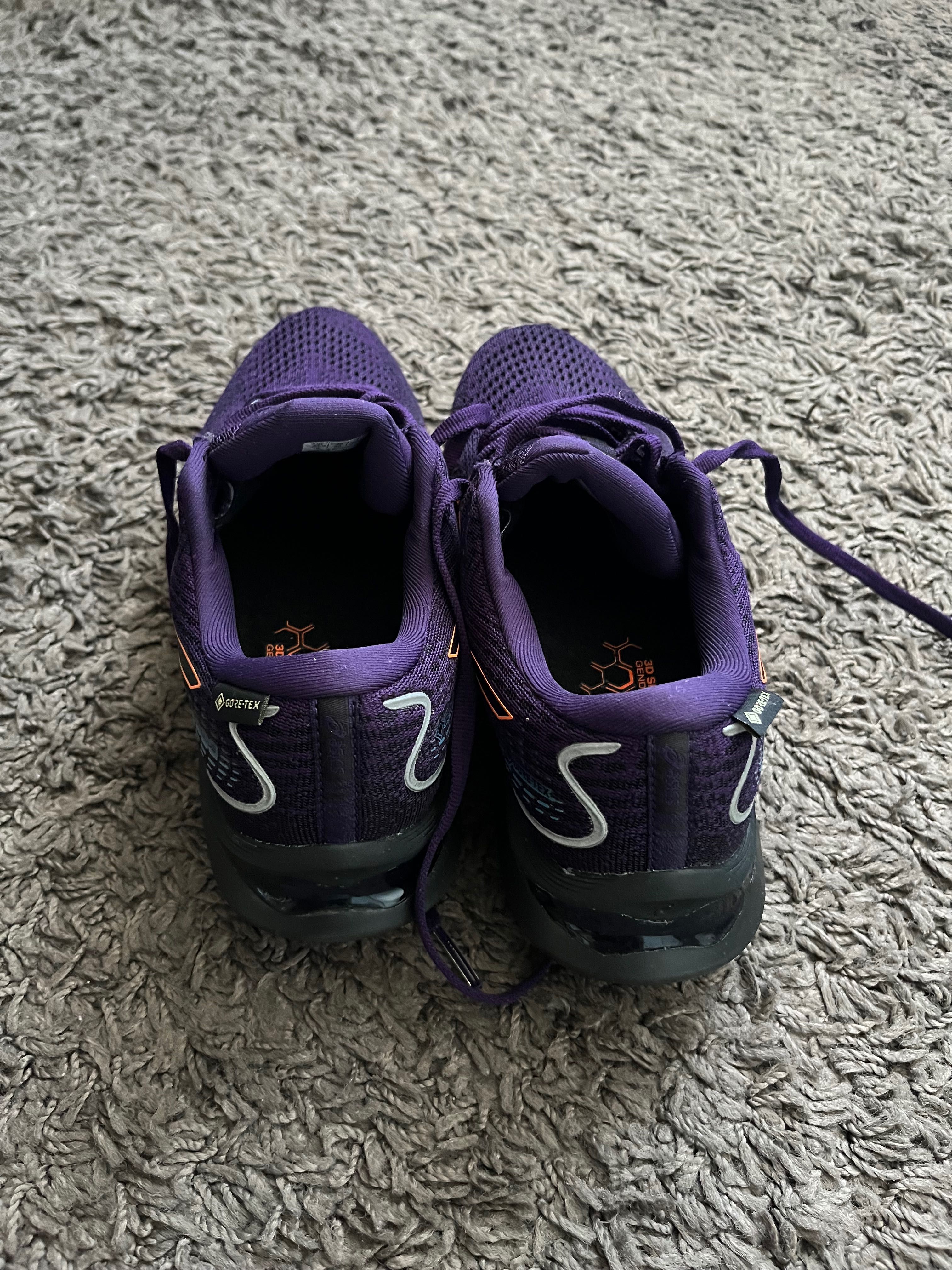 Маратонки Asics Нови