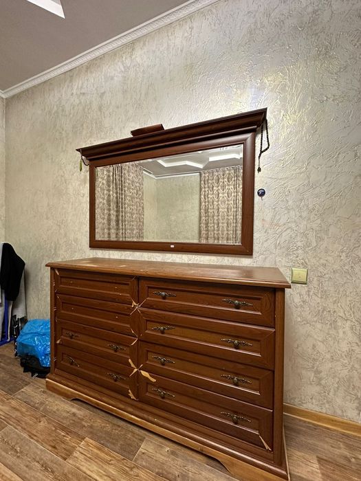 Продам спальный гарнитур