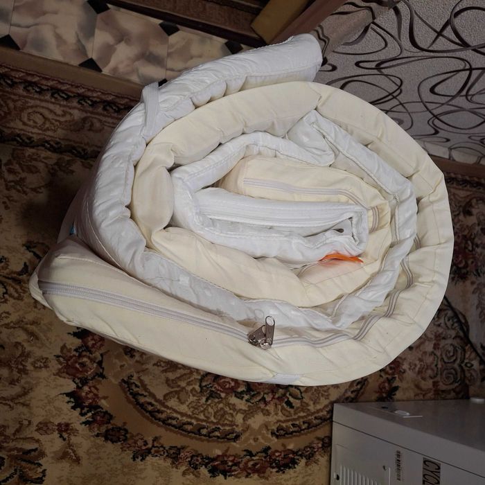 два новых матраса