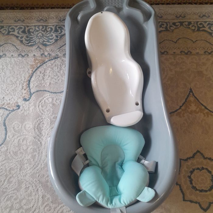 Продам Б .У детскую ванну , матрасик и горка для купания