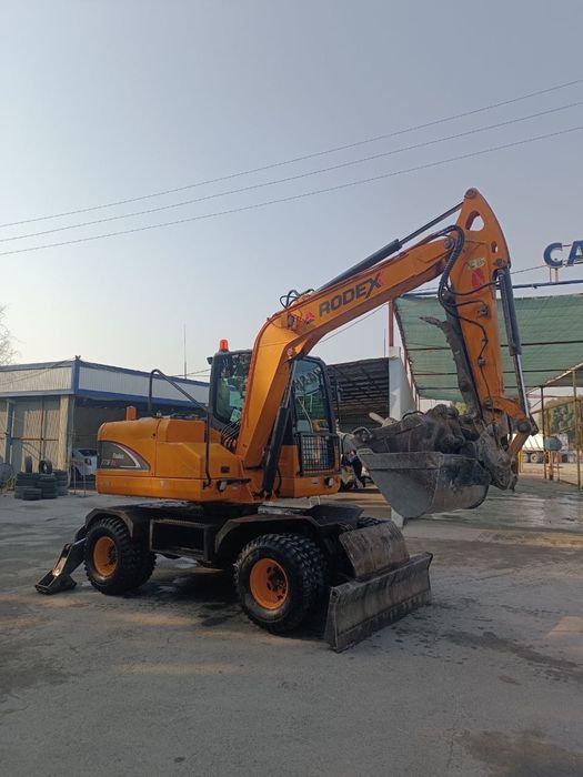 Ekskovator rodeks xolati zor komplektida hamma narsasi bor