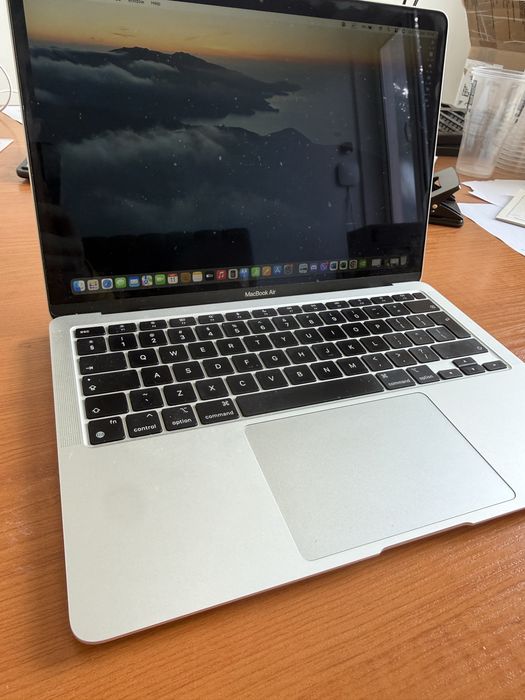 MacBook Air M1 13 перфектен