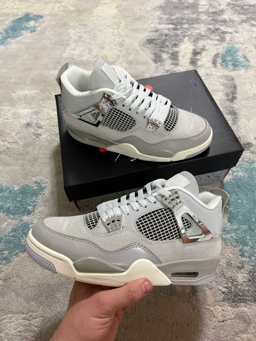 Jordan Retro 4 Frozen Moments