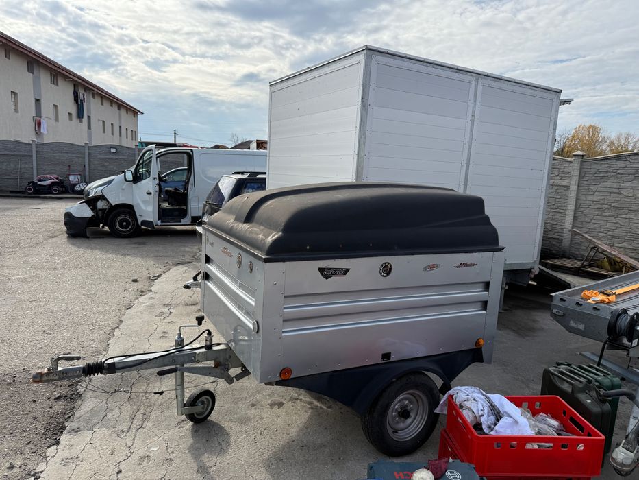 Remorcă acoperită 450