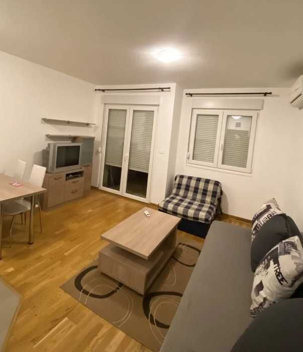 Дава се под наем Двустаен апартамент в Пловдив, Христо Смирненски - 44 кв.м за 188.7 € - Снимка #2