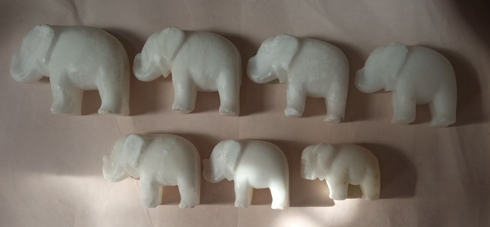 Сувенирные слоны.