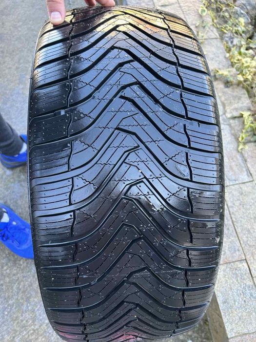 Чисто нови 255/40/R21