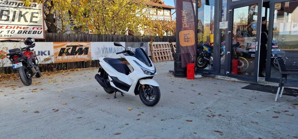 Honda PCX 125 model 2025 nou-se conduce cu B - livrare stoc EST BIKE