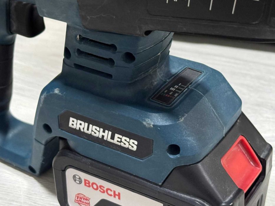 Акумулаторен перфоратор Bosch GBH 36 VF-LI с две батерии и зарядно