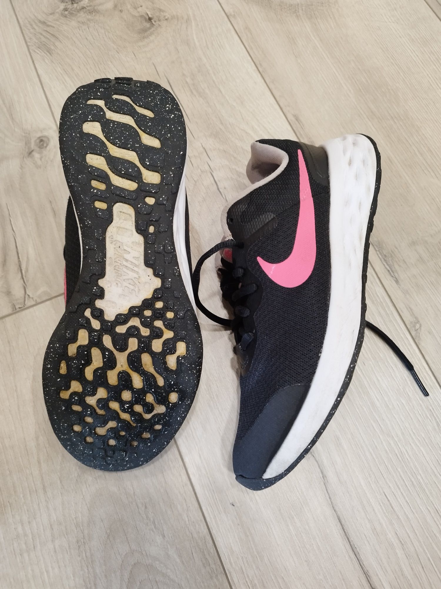 Маратонки Nike  35
