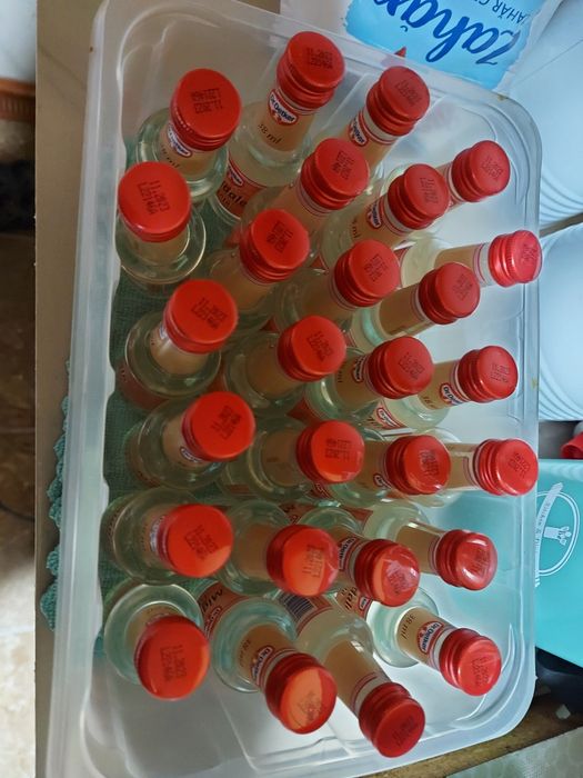 Vând esența de migdale