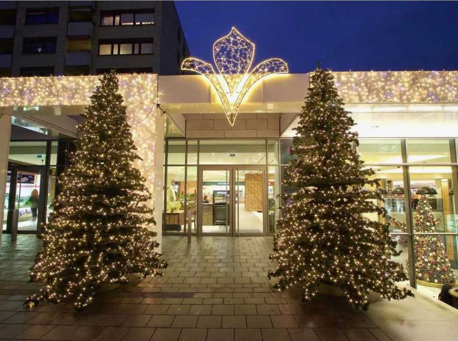 Новогоднее оформление торговых центров, жилых комплексов и кафе