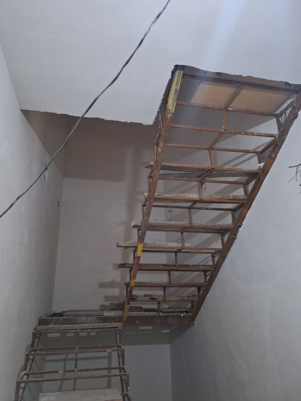 Srochna 3 sotuk 2 etaj 90.000 y.e Uchqaxramon Parvoz