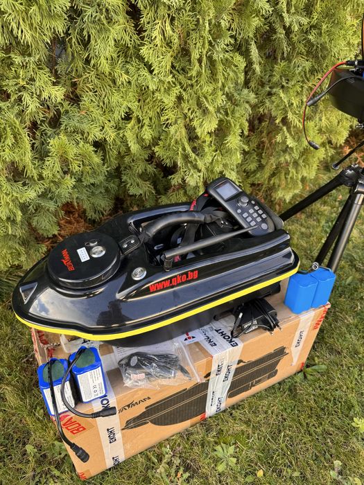 Лодка за захранка Boatman с GPS и сонар