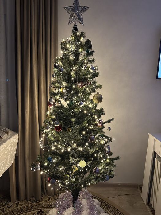 Елка с игрушками