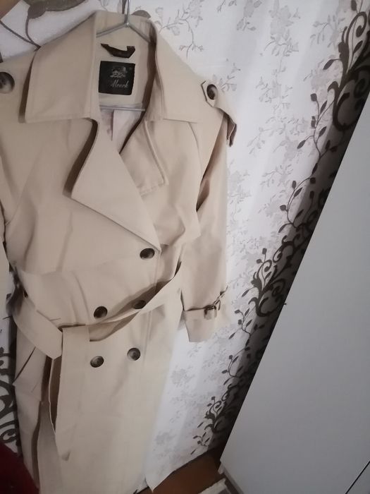 Тренч размер 44, классик стильде, жаңадай тұр, тізе көзін жабады