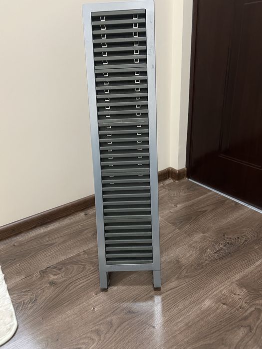 Стационарна стойка компактдискове