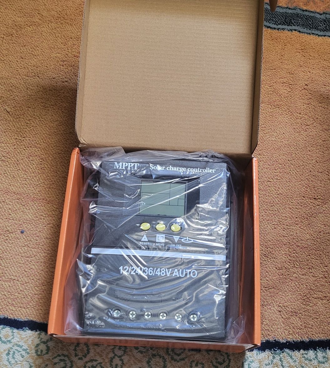 Vând solar charge controller 100A nou