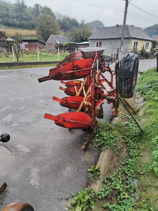 Vând plug cu 4 brazdare mig azot și grapa rotativa